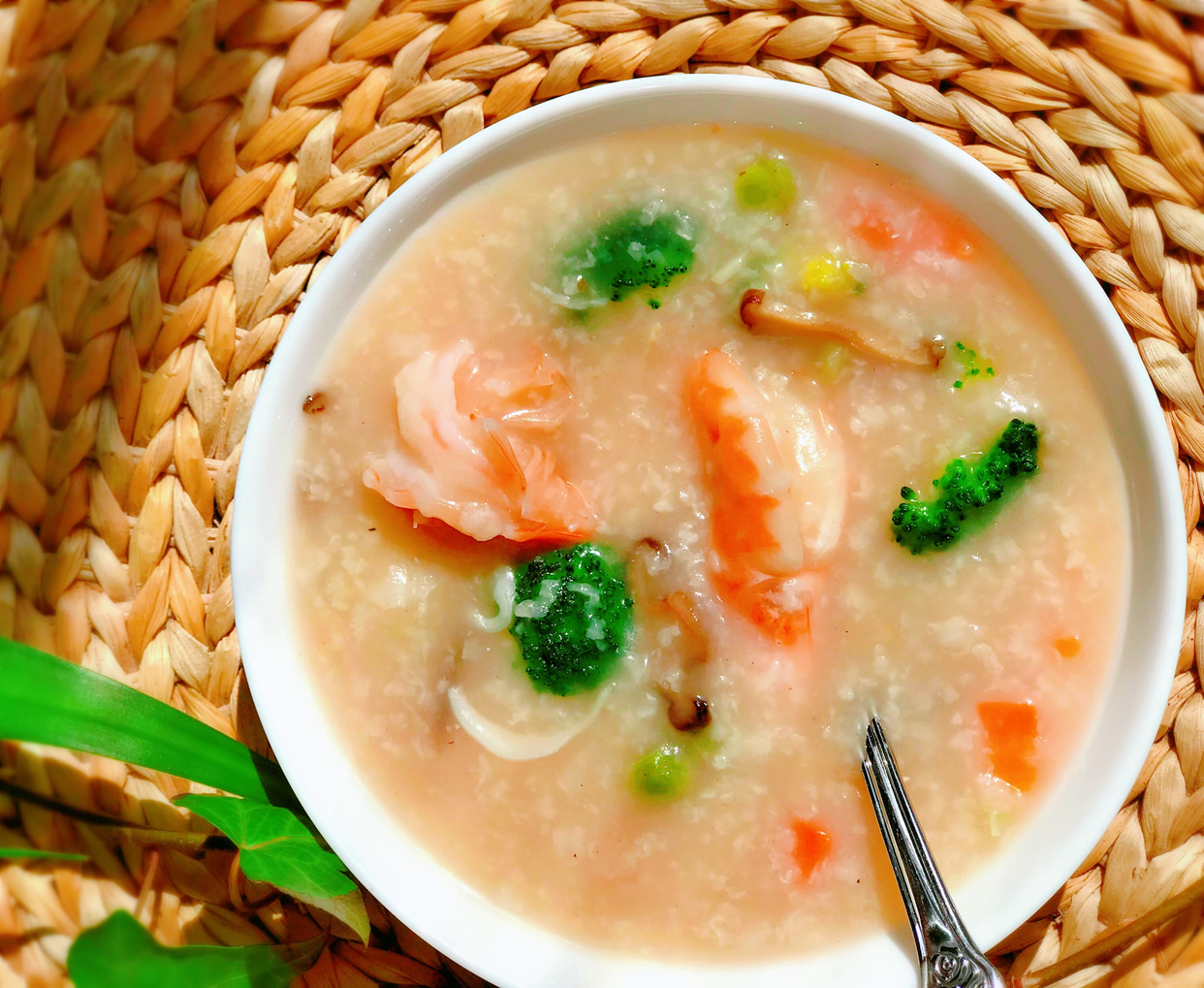 清晨的粥比深夜的酒好喝,按照这7步,熬出暖胃海鲜粥,美味又营养