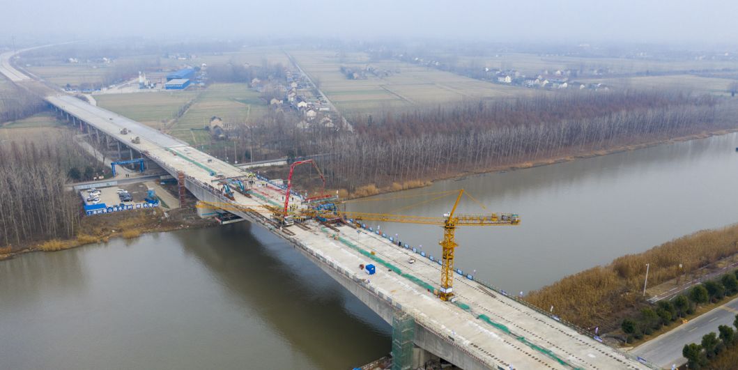 348省道跨京杭运河特大桥顺利贯通!