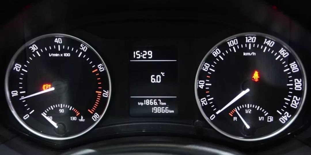 汽车在倒车时里程表会增加吗?倒车这些事你知道吗