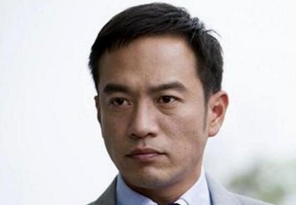 张翰,台湾演员,导演.作为影帝张震亲哥哥的张翰,演技同样可圈可点.