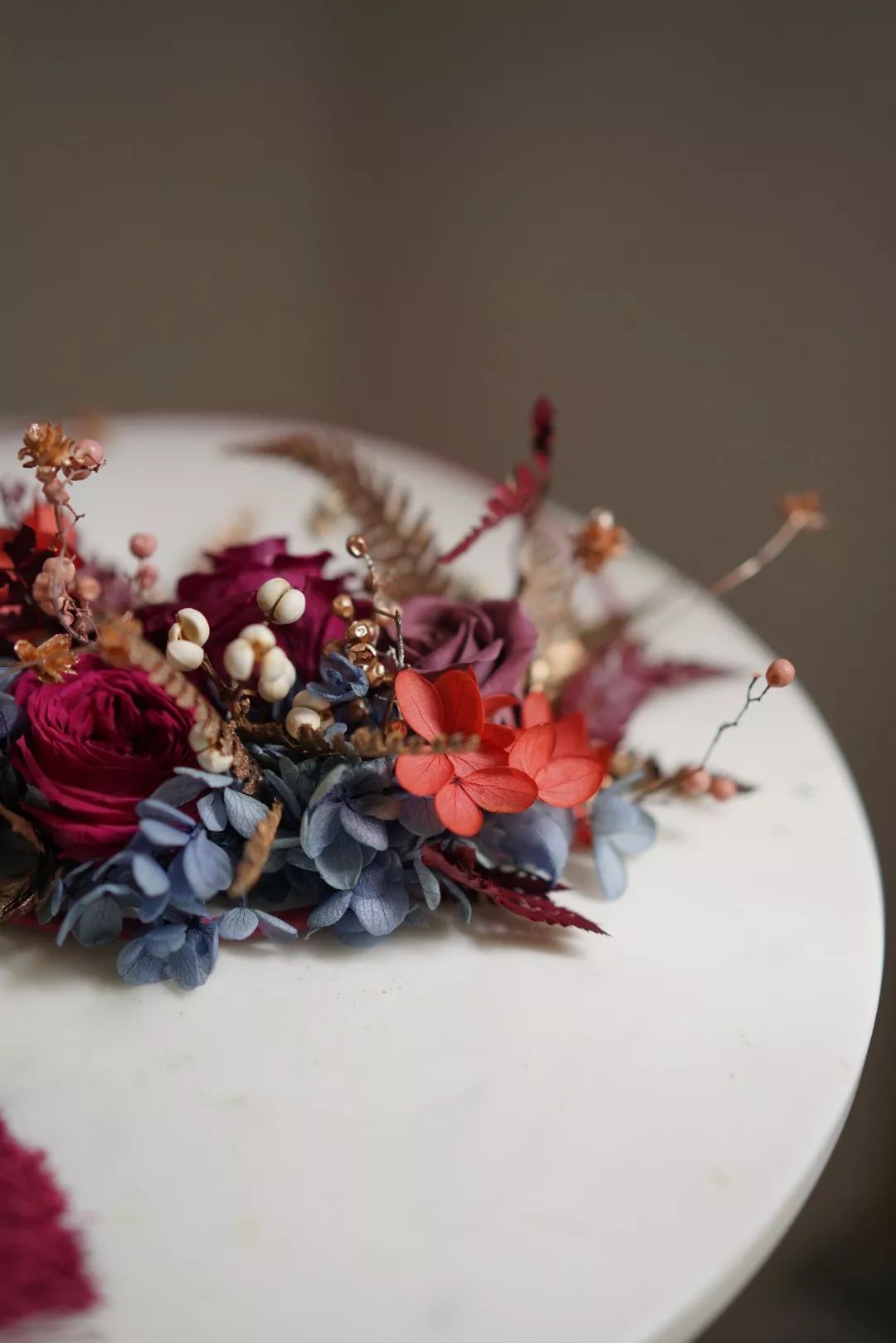 multivariant decorations are created with rose hydrangea