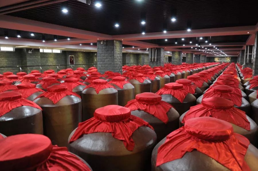 洋河酒厂包装车间▲黄河风光带一角▲运河沿线风光秀丽筑梦"强富美