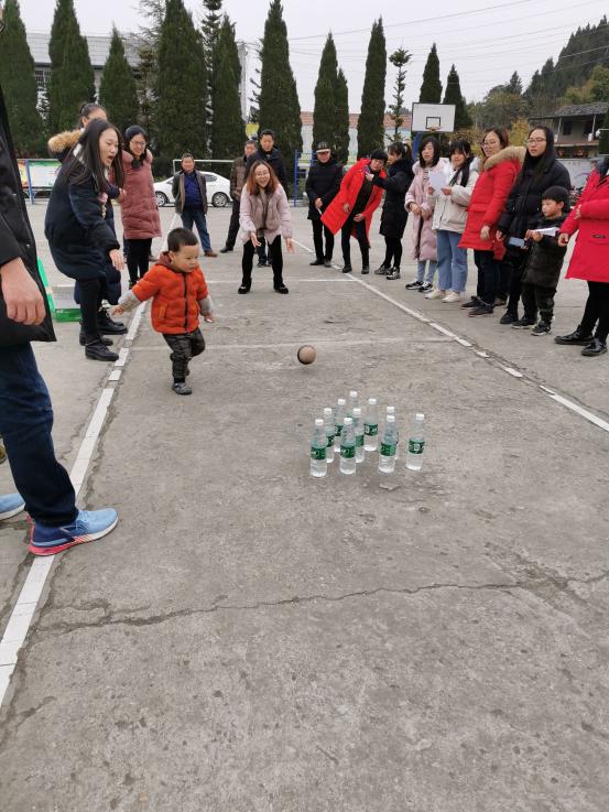 遂宁经开区新太小学举行2020“庆元旦、迎新春”趣味运动会(图4)