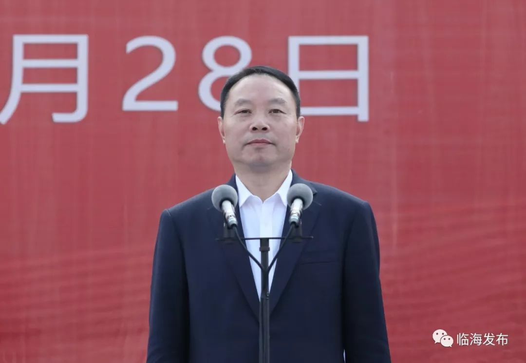 市领导梅式苗,王丹,朱坚国,张招金等出席通车仪式.