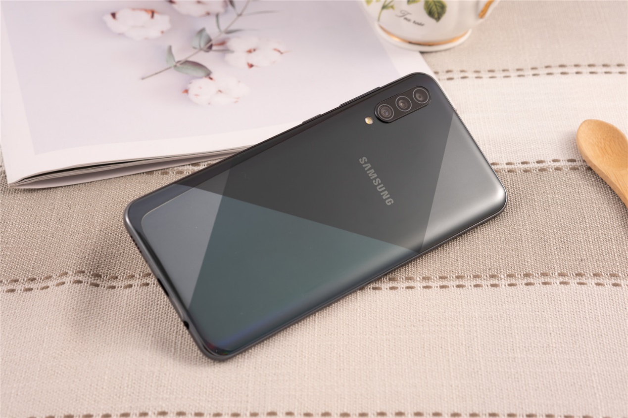 原创年底为长辈换机,三星a50s手机尽显心意与关怀