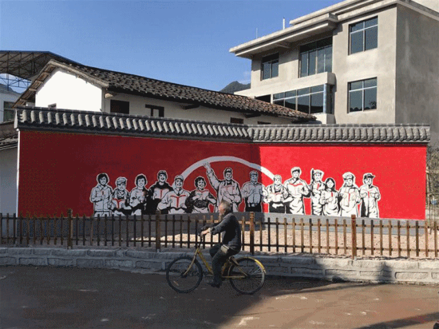 随处可见的红色主题壁画▲建设"不忘初心,牢记使命"主题教育宣传