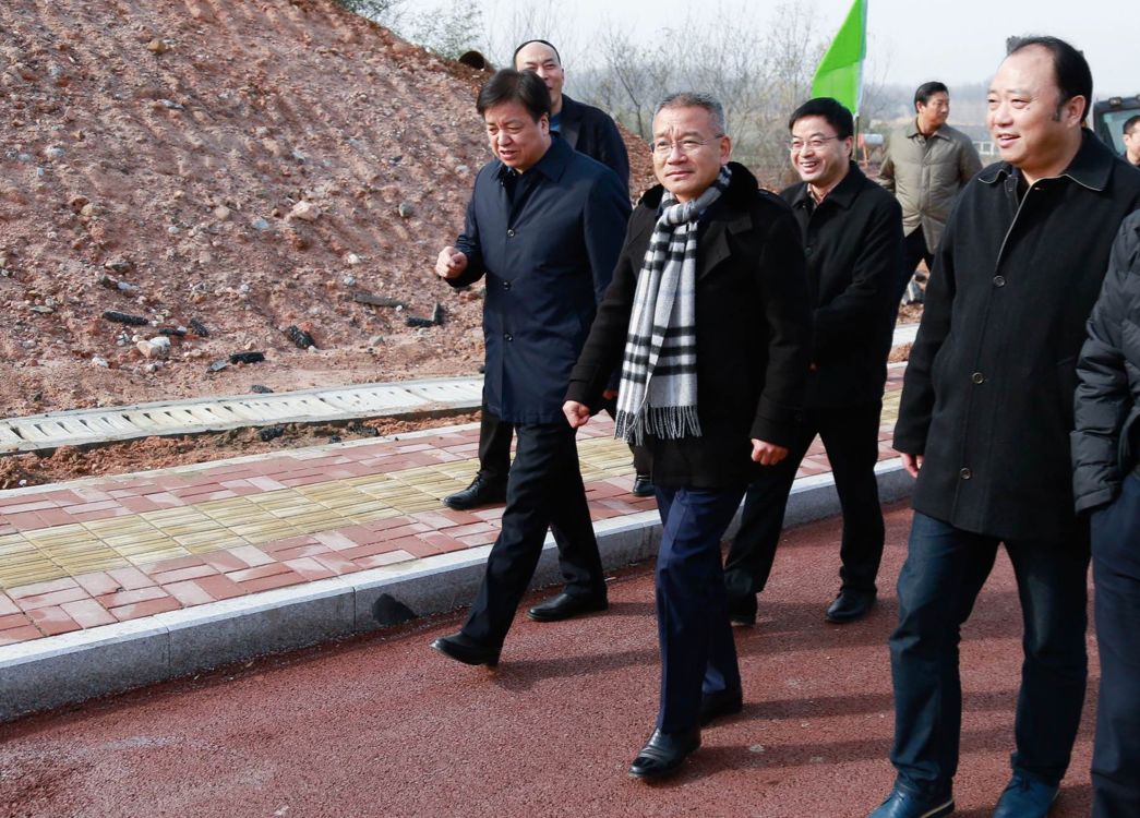 副市长黄学龙,市政府秘书长周剑等参加活动.12月28日