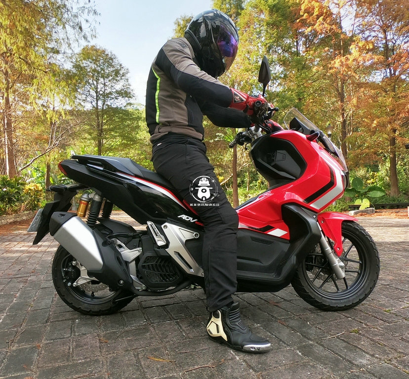 全方位的跨界踏板摩托本田adv150试驾测评