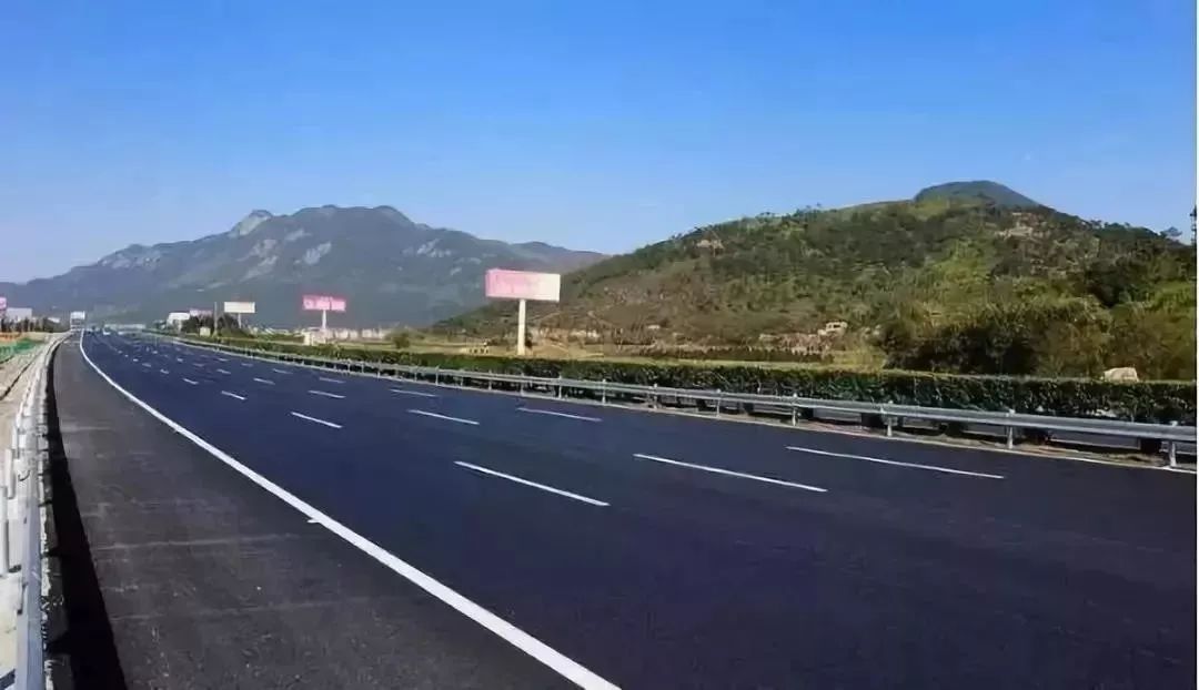 渭武高速图片