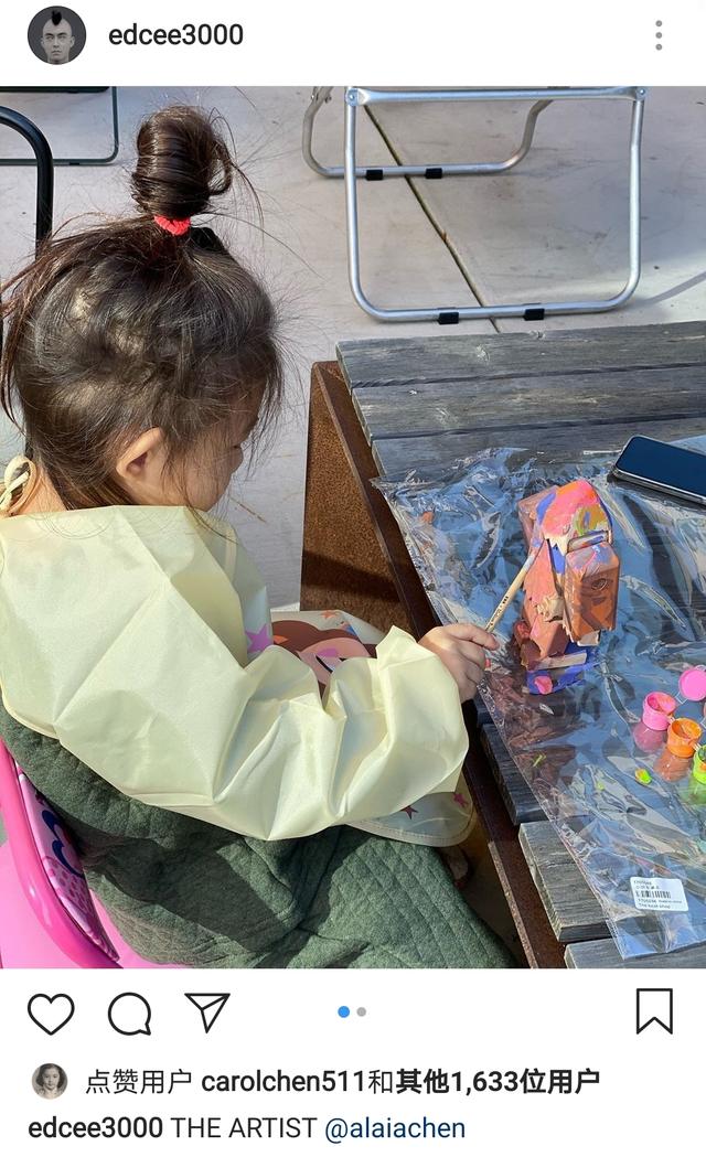 陈冠希晒2岁女儿搞创作，大赞她是艺术家，Alaia画画一脸认真_艺术细胞