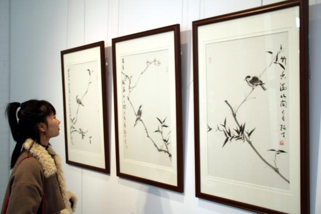 原创苏州画家中最好主持人主持人中最好画家阿丁花鸟画展爱慕美术馆