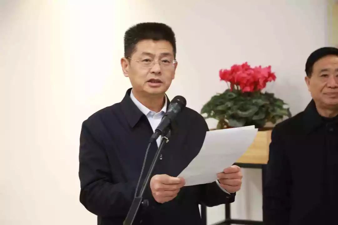 山财大东方学院师生与泰安书法家同台献技,迎新年的墨香味挺浓的