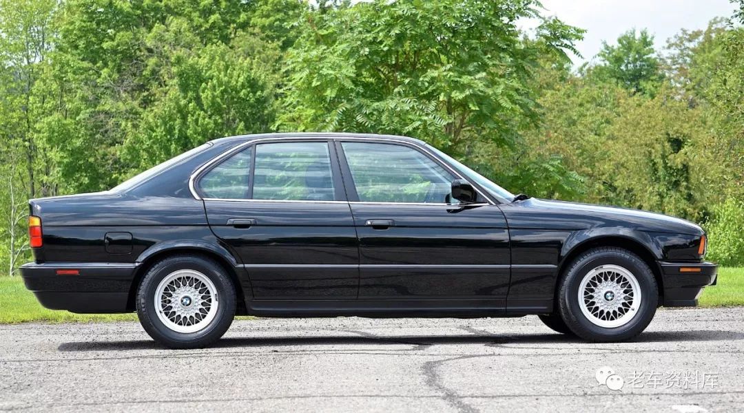 一辆几乎全新的1990年款bmw535i