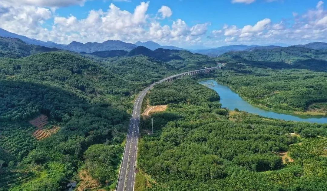 一路風景一路歌海南這條高速通了