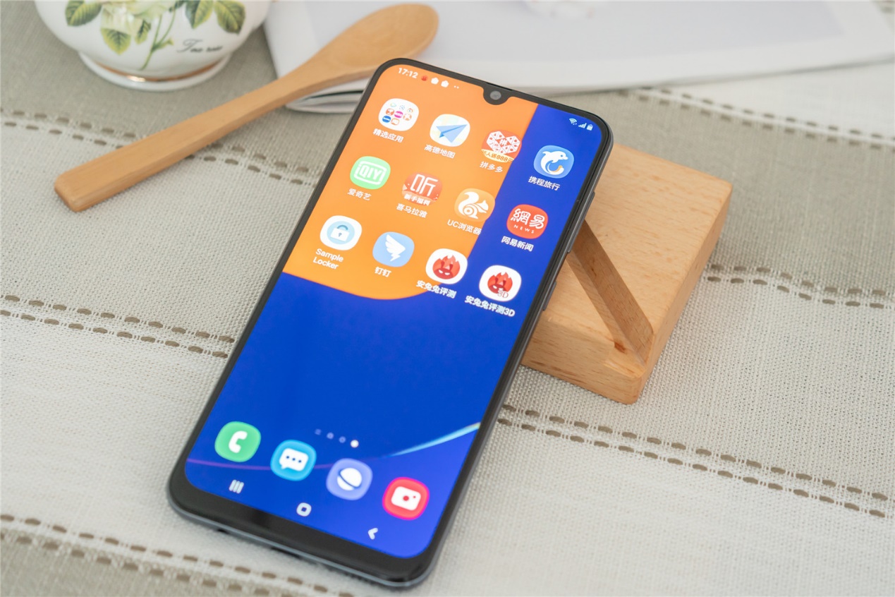 原创年底为长辈换机,三星a50s手机尽显心意与关怀