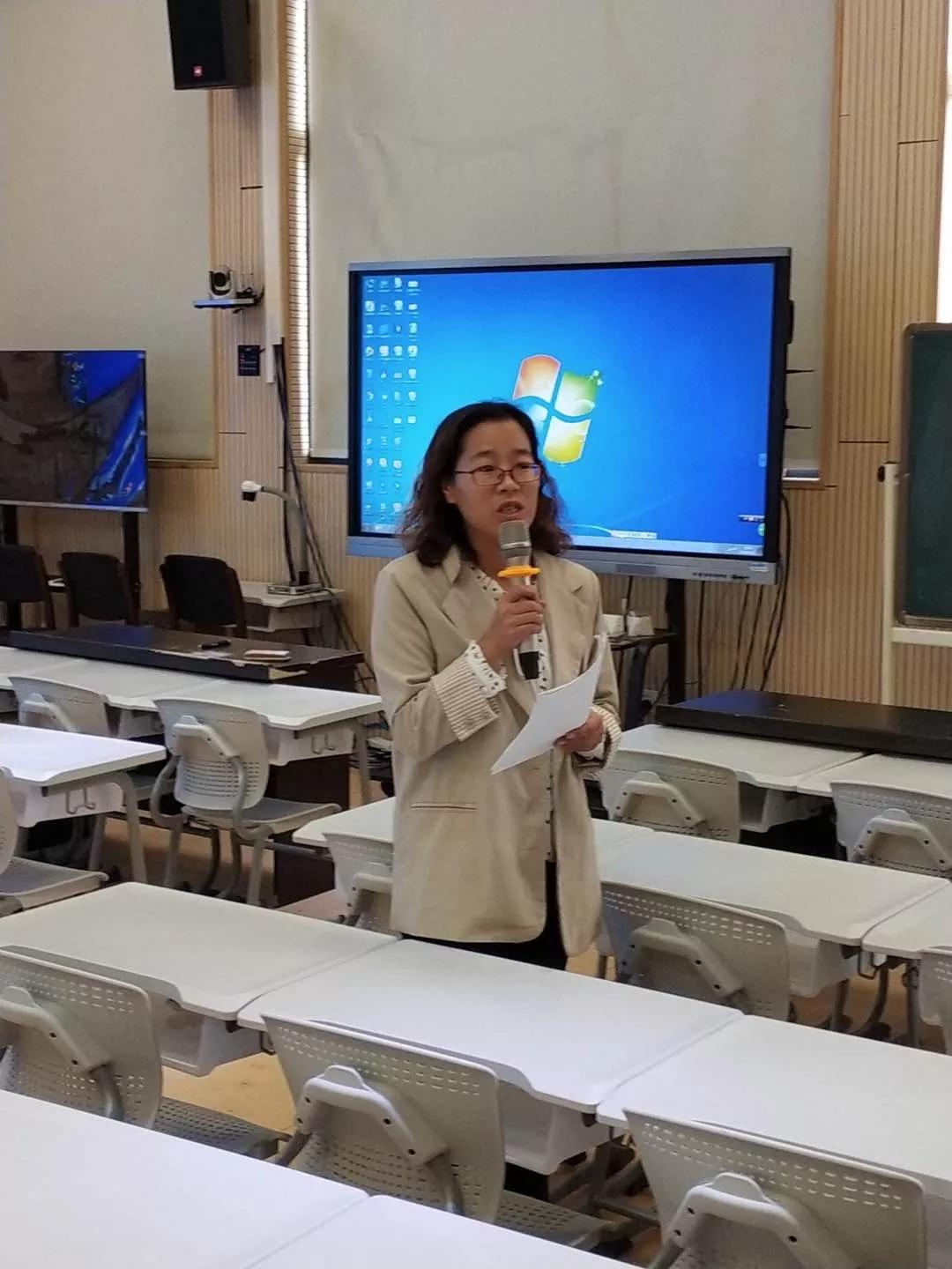 新老教师同台演绎共成长记南苑小学数学教研活动