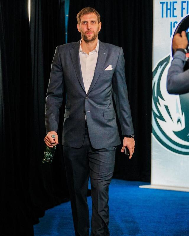 头发梳成大人模样,穿一身帅气西装,nba球星正装到底多帅