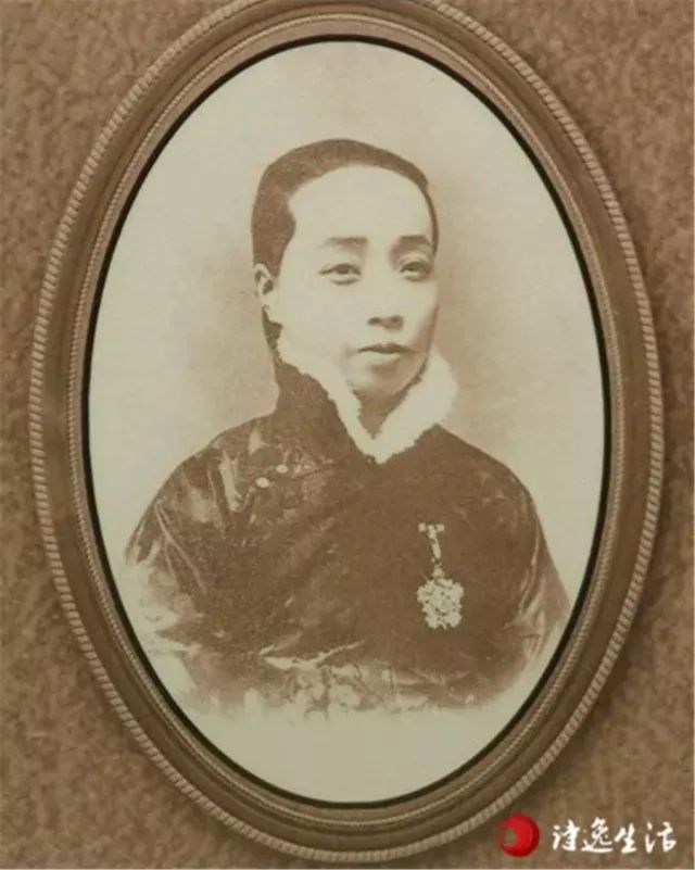 叠石桥景区美景|"苏绣皇后"绣女像