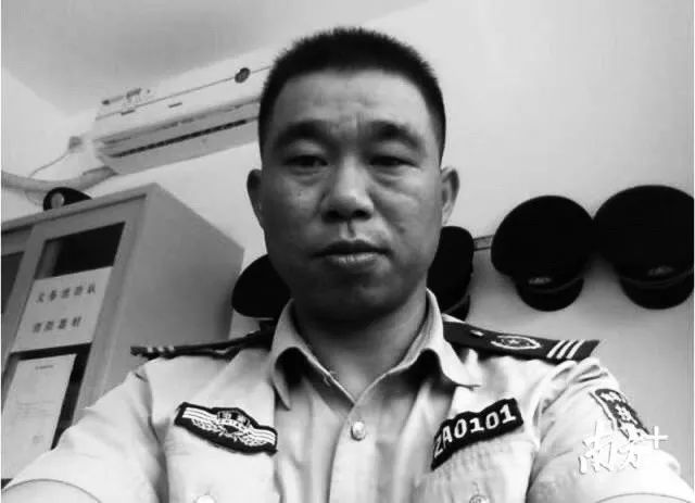 金湾人请记住这个名字他未穿披风却是真正的英雄