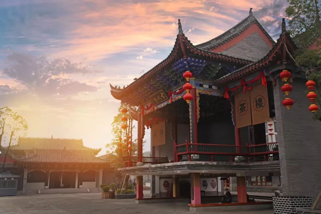 长寿菩提古镇是个一年四季都适合来游玩的地方,春天,春暖花开,漫步