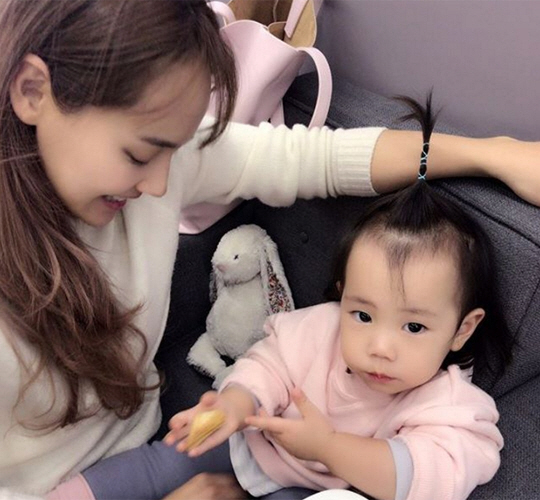 原创辣妈柳真时隔4年拍新剧 与奇太映已结婚8年 年轻是韩圈颜值扛把子