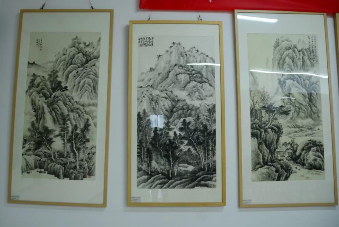 部分参展作品欣赏参展画家周铁红女士接受媒体采访河南省长垣市收藏