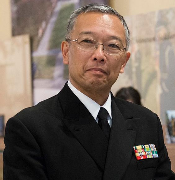 原创日本海上自卫队幕僚长,美军功绩勋章戴在最前面,没办法这是规定