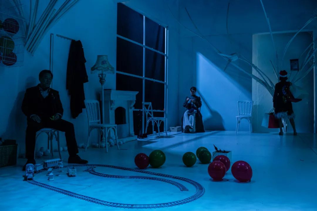 玩偶之家一段失衡婚姻的自我消解