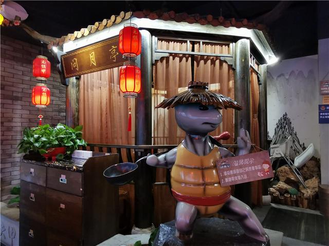 他家主打甲鱼和特色江鲜,土菜.