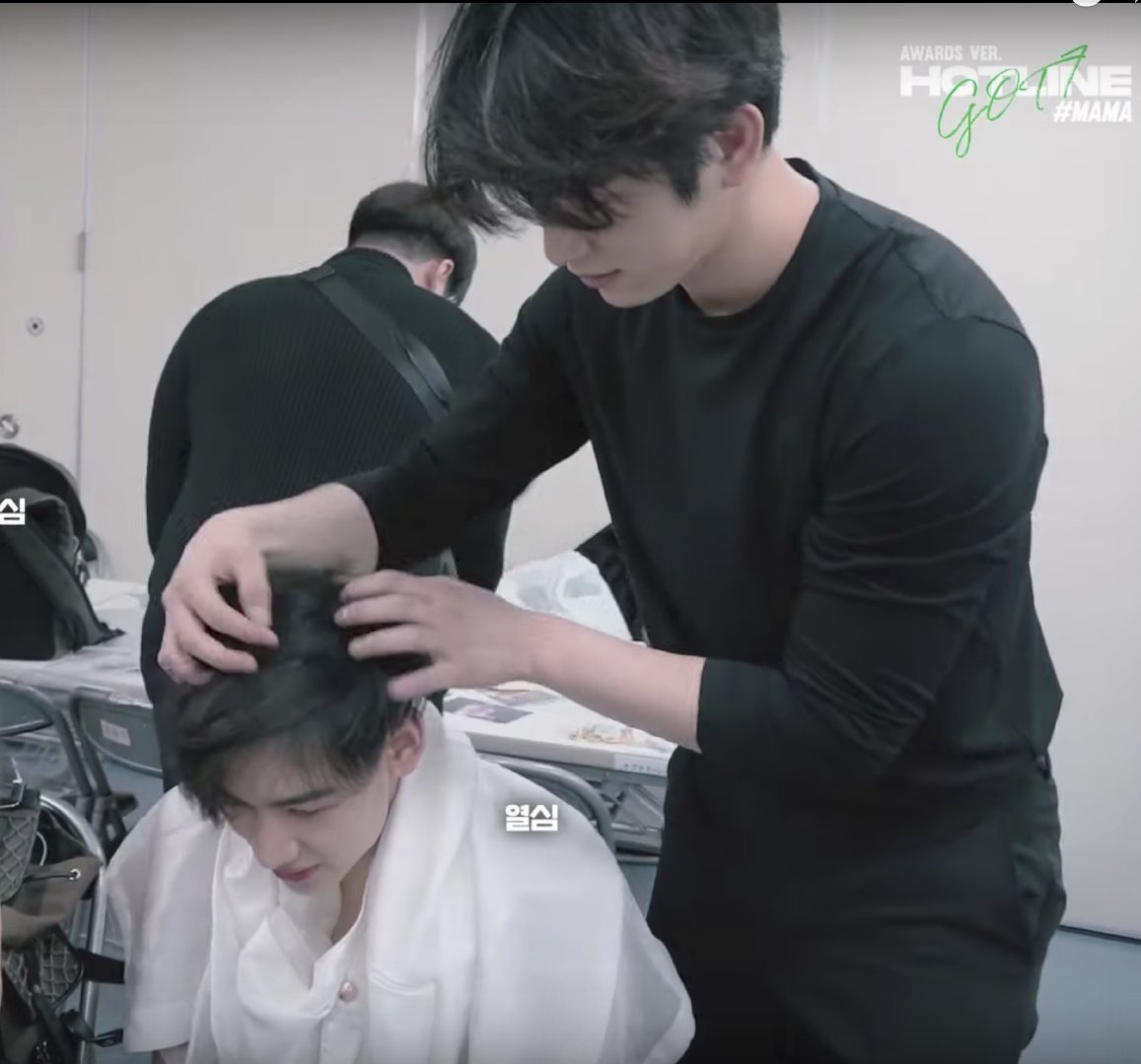 bambam哪怕个头再高在哥哥姐姐面前仍旧是个小宝宝