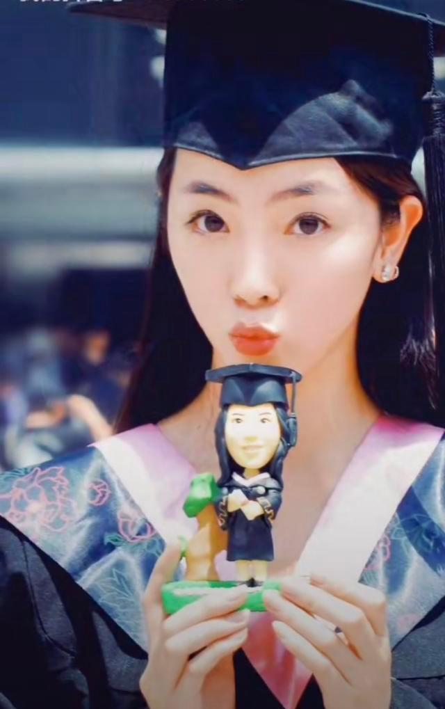 李思思爆儿时照片网友不愧是央视主持从小美到大