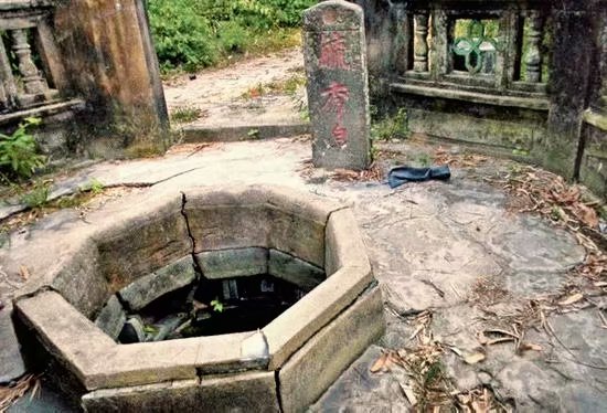 收录清朝海南最后进士王云清的《儋耳赋》部分诗文"其井泉则那细德义