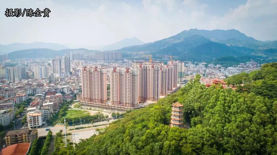 在永春石鼓镇马峰村眺望永春县城夜景永春夜景摄影/陈金贵"造化钟神秀