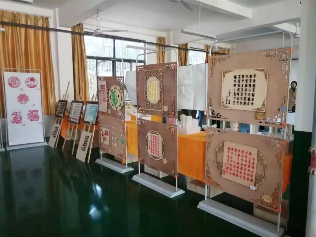 学校展台成果展示蕴匠心技能竞赛显身手
