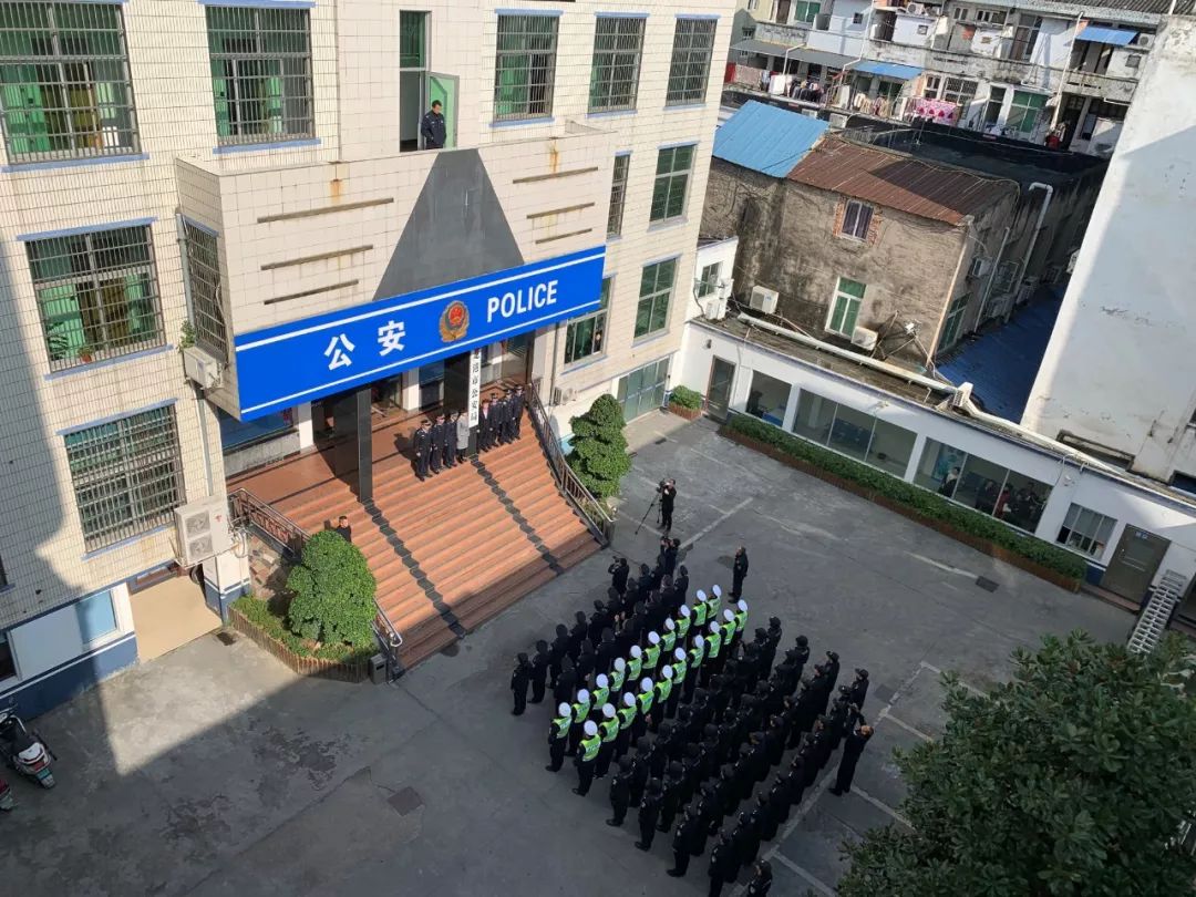 龙港市公安局举行揭牌仪式
