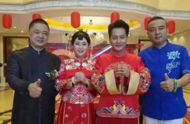 云飞结婚现场视频就在前段时间,歌手云飞在家乡内蒙古包头市举行婚礼