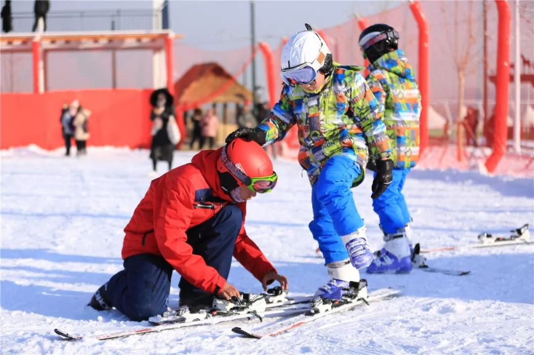 海淀外国语首届冰雪节开幕啦2020到京北滑雪溜冰