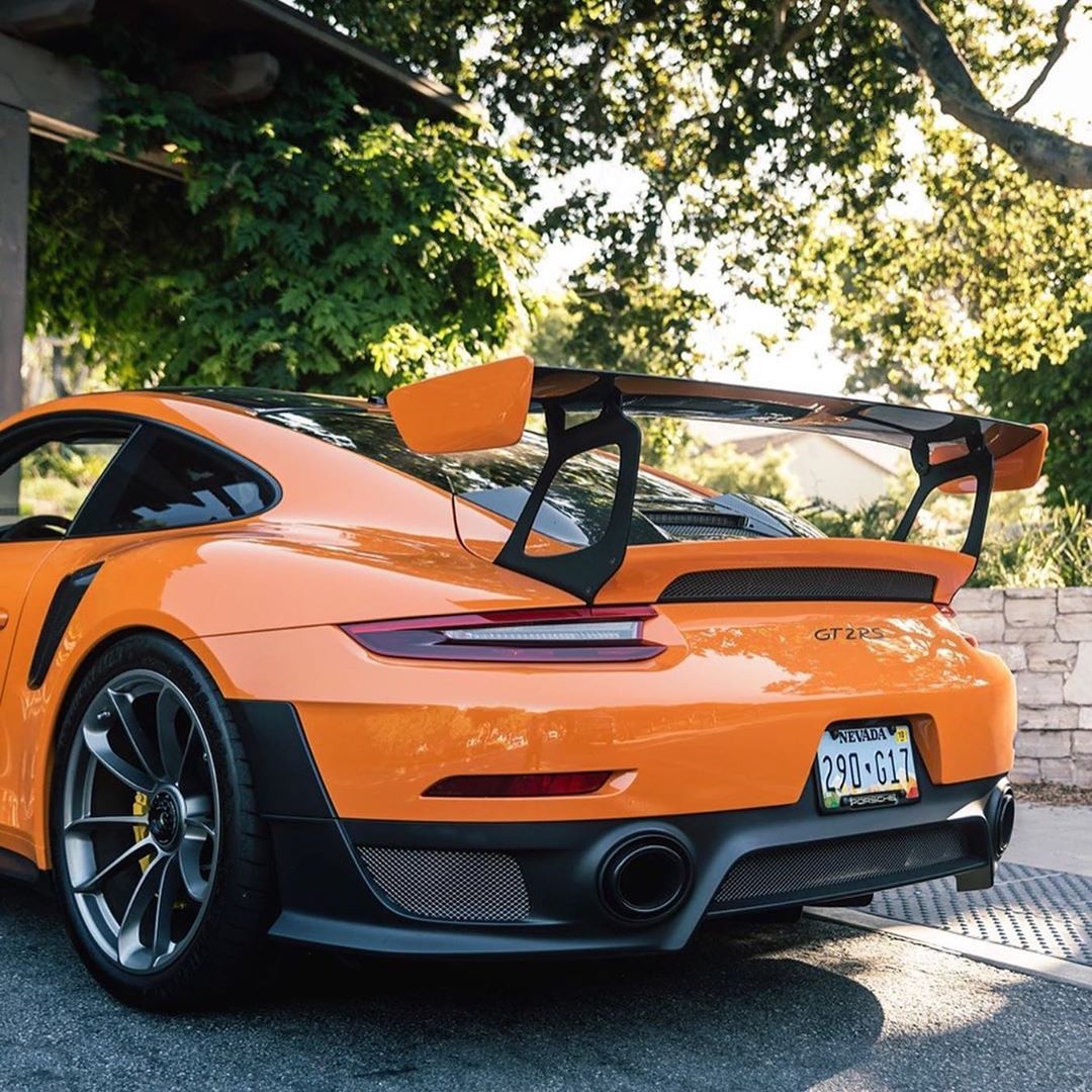 采用浅橙色车漆的保时捷911gt2rs魅力无极限
