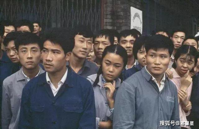 高清老照片:七十年代的中国人形象,当时满大街都看不到一个胖子_巴贝