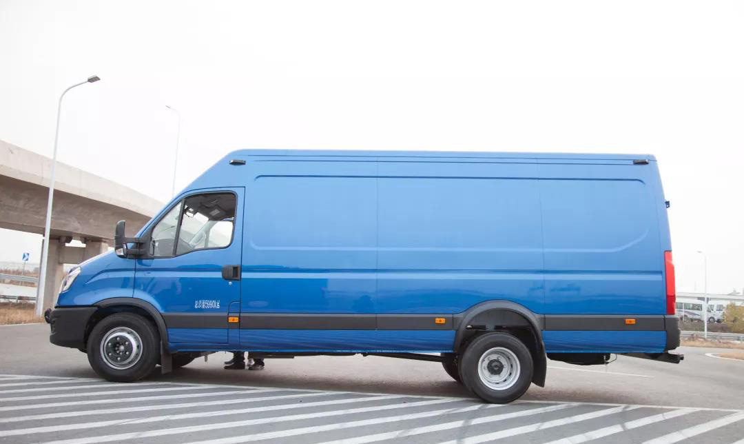 依维柯61欧胜2020款荣膺2020中国年度van大奖再当领航者