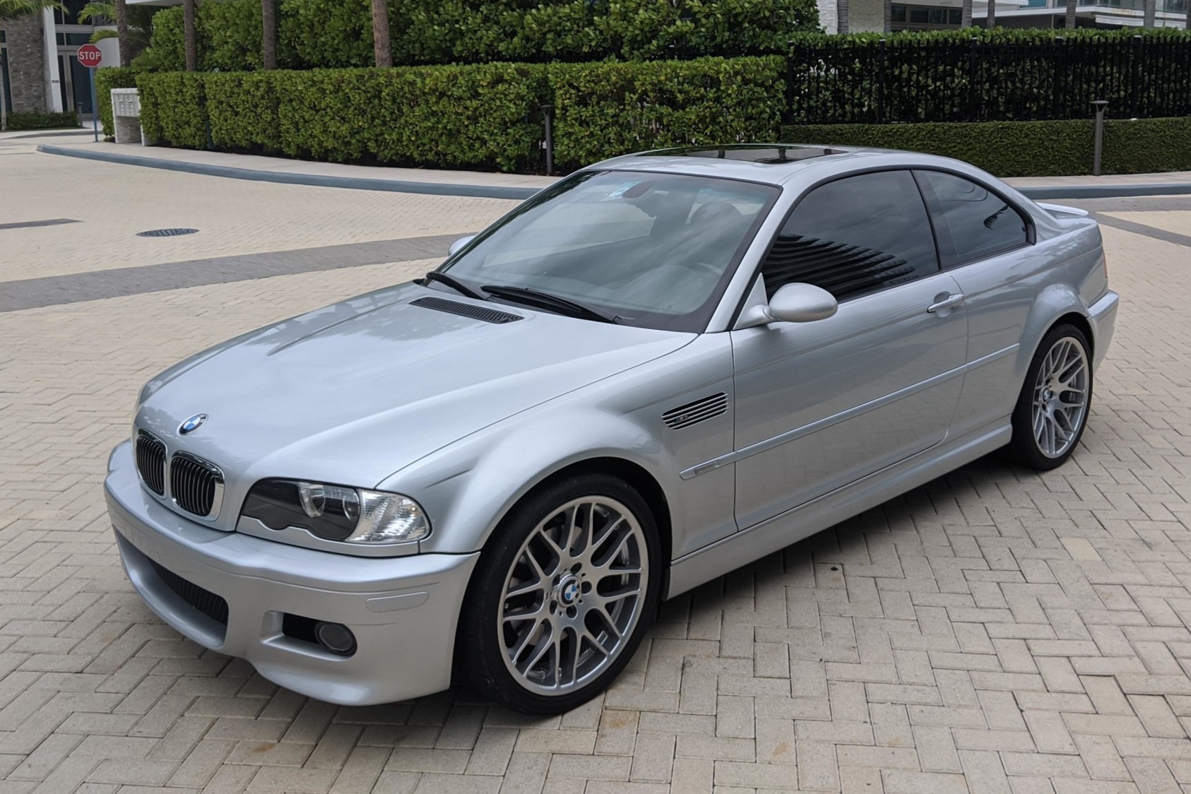 e46代2002款宝马m3配六速手动333马力拍卖价已达30000美元