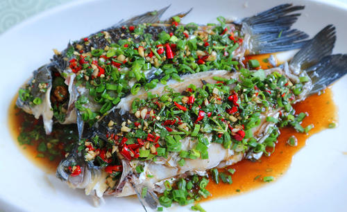 不红烧,非油炸,凉拌鲫鱼,一道让你很惊艳的吃法