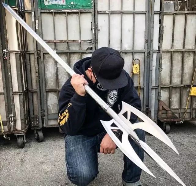 这些奇特冷兵器可团灭丧尸,第3是"近战之王"_威力