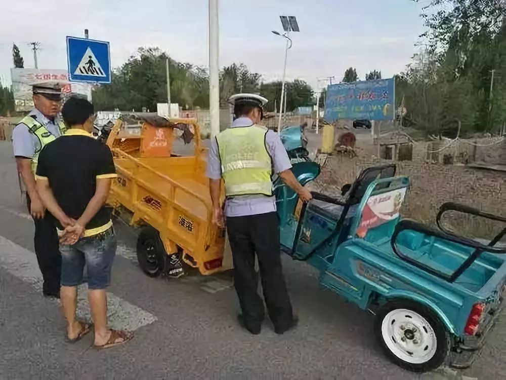 沒想到騎電動三輪車必須考專門的駕照, 一旦被交警查到可能還要扣車