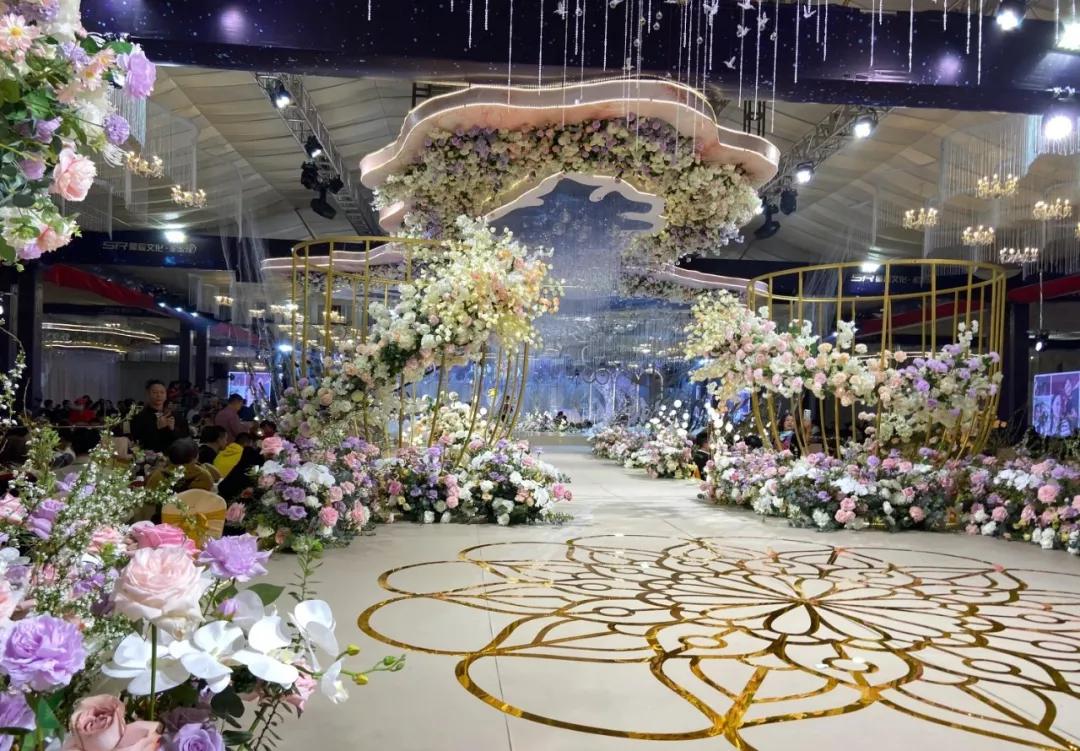 吴川土豪婚礼!20辆百万豪车出场!新娘披金戴银够气派,海鲜任吃!