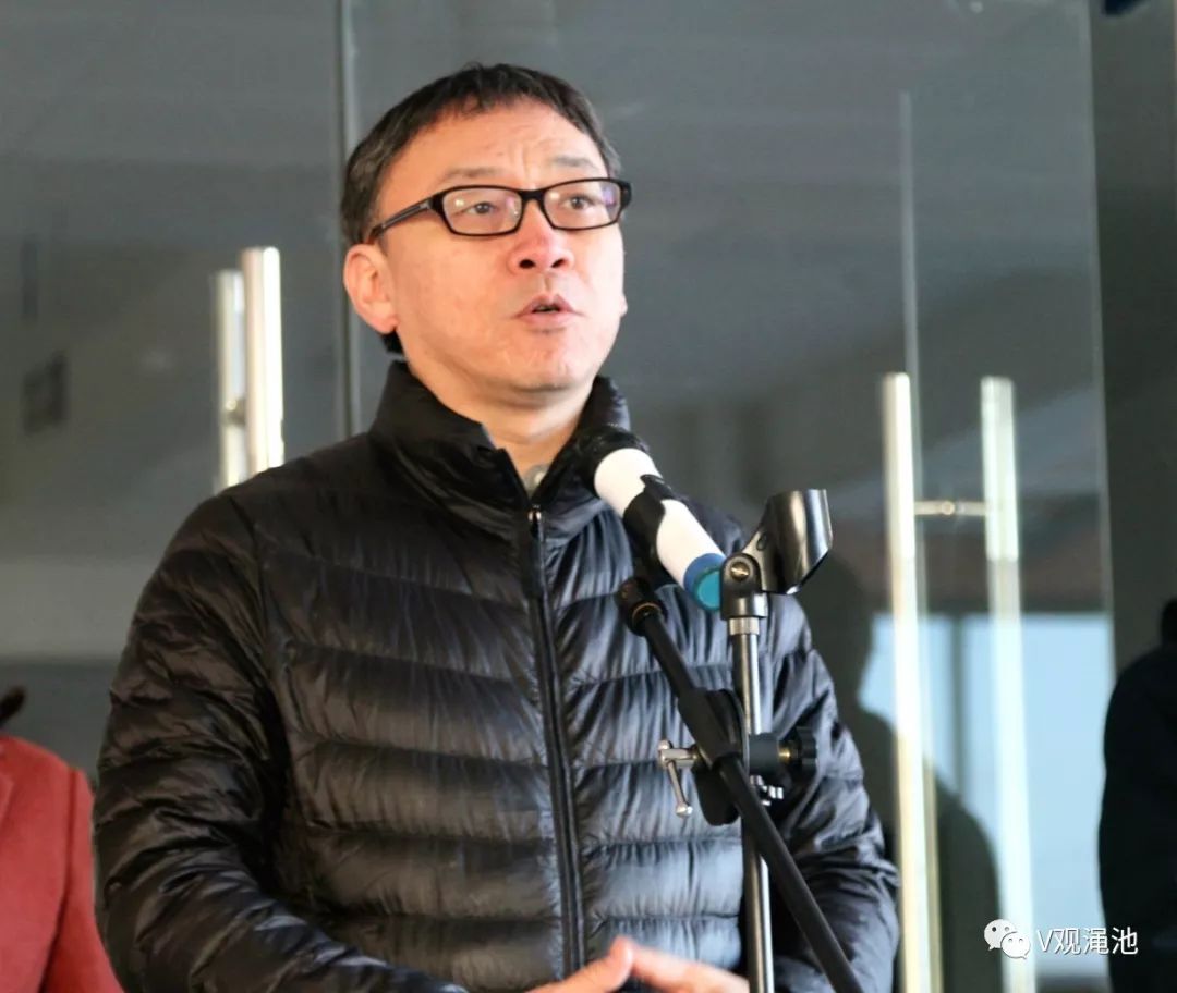 仪式上,陈星灿和杨跃民共同为"中国社会科学院仰韶文化研究中心"揭牌.