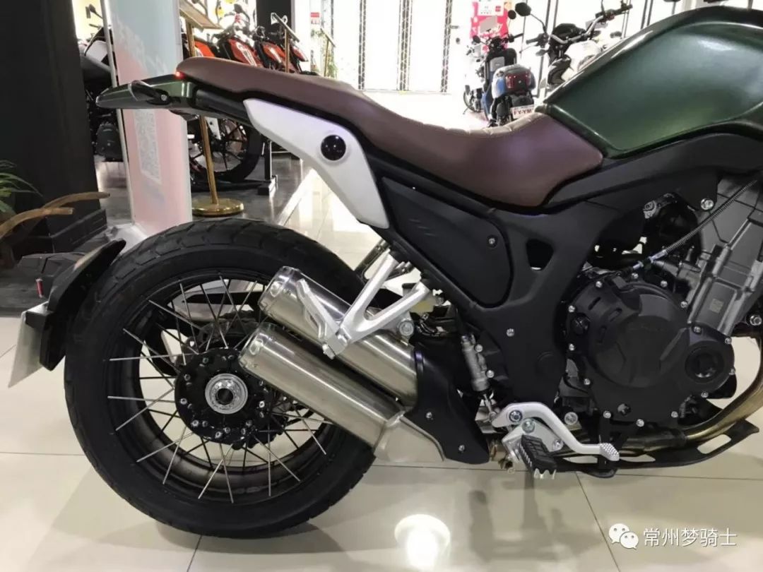 凯越500f试驾车到店国产唯一双缸500单摇臂运动复古街车