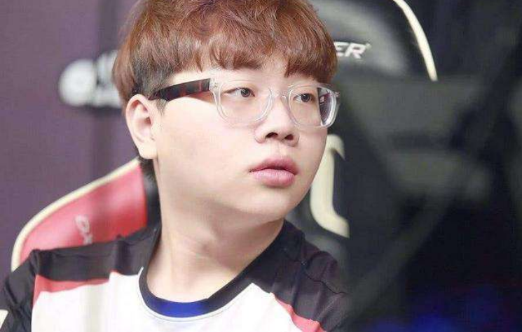 12月21日,韩媒发布了一篇题为"遗憾的剧本,职业选手pawn许元硕"的文章