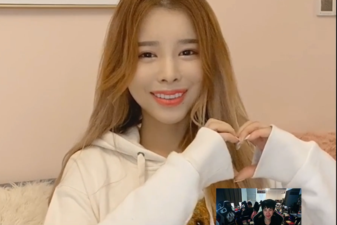 冠军中单生日多方来贺,看到苏恩米儿卡成月读,老婆压轴感人至深_doinb