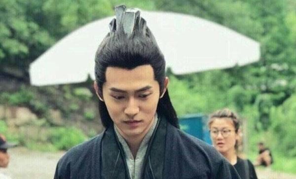 《庆余年》不蒙眼的五竹什么样?搞到佟梦实片场照了